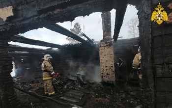 В Абдулинском городском округе пожарные три часа боролись с огнём в жилом доме