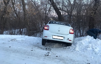 В Октябрьском районе водитель гнал по гололёду и едва не лишил жизни пешехода