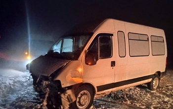 Под Орском при столкновении трех автомобилей пострадали три человека