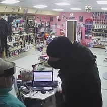 Ранее судимый житель Оренбурга ограбил секс-шоп в Подмосковье