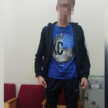 Вооруженный мужчина из Оренбургской области удерживал в квартире женщину и ребенка