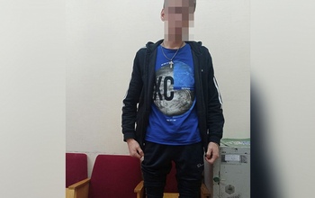 Вооруженный мужчина из Оренбургской области удерживал в квартире женщину и ребенка