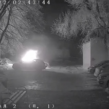 В Оренбурге мужчина помогал тушить автомобили, которые сам же поджег