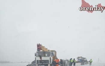 На трассе Оренбург - Саракташ опрокинулся большегруз