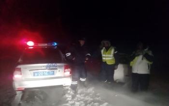 В Кувандыкском городском округе полицейские помогли  водителю грузовика выбраться из кювета