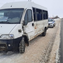 Автобус из Бузулука столкнулся с грузовиком: пострадали двое