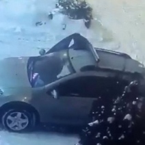 В Пригородном житель Оренбурга вытащил 40 000 рублей из чужого авто