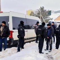 В Оренбурге омоновцы забрали со строек 11 мигрантов