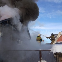 В Матвеевском районе огонь угрожал перекинуться с горящей постройки на жилые дома