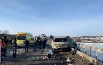 Водитель фуры, протаранившей УАЗ дорожников в Оренбурге, был пьян (18+)