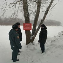 В Оренбурге на реке Урал установили новые запрещающие знаки