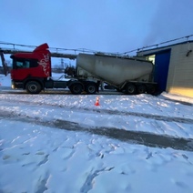 В Новотроицке в первый рабочий день автомойщика насмерть придавила фура (18+)