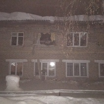 Из-за снега просела крыша: в Шарлыке эвакуированы 16 человек из многоквартирного дома