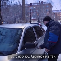 Блогеры подарили машину 18-летнему новотройчанину, в одиночестве воспитывающему брата