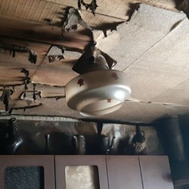 Пожар в жилом доме в Оренбурге оставил одинокую бабушку без жилья, средств и документов