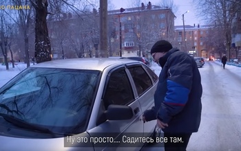 Блогеры подарили машину 18-летнему новотройчанину, в одиночестве воспитывающему брата