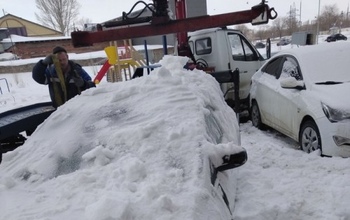 Оренбуржец спрятал свой автомобиль от приставов в сугробе