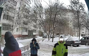 В Оренбурге школьники устроили фаер-шоу жителям многоэтажки