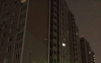 В Оренбурге с 13-го этажа выпал мужчина (18+)