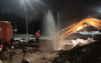 В Орске всю ночь ликвидировали коммунальную аварию