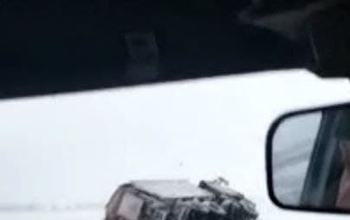 Снег победил: под Медногорском на дороге опрокинулся КамАЗ-снегоуборщик