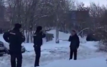 В Оренбурге полицейскому пришлось стрелять, чтобы усмирить неадекватную троицу с ножом