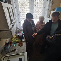 Житель Орска ради бутылки водки угрожал продавцу ножом