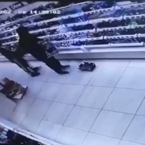 В Оренбурге мужчина вынес из магазина три флакона духов на 8 000 рублей