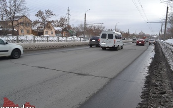 В Оренбурге проезжая часть по улице Терешковой покрылась поперечными трещинами