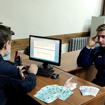 Таксист из Оренбурга сломал планы мошенника, обманувшего бабушку по схеме 