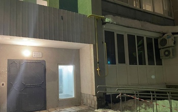 В Оренбурге возбуждено уголовное дело из-за падения льда на пенсионера (18+)