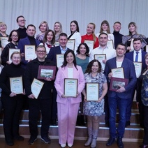 Внимание, овации: Татьяну Савинову наградили за участие в спектакле 