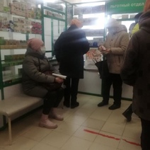 В Оренбурге в аптеках по-прежнему очередь за лекарствами от COVID-19