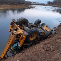 В Оренбурге «СтройМац» наказан из-за падения экскаватора в реку Урал при реконструкции набережной