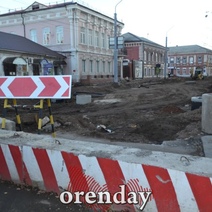 При капремонте улицы Постникова дорожники скрыли обнаруженную брусчатку