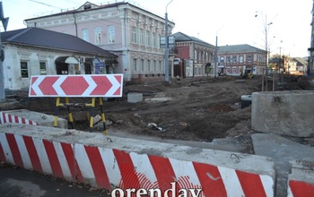 При капремонте улицы Постникова дорожники скрыли обнаруженную брусчатку