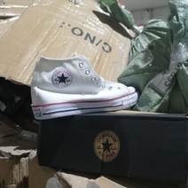 В Оренбуржье у продавцов изъяли почти 4 000 единиц контрафактной обуви