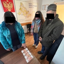 Оренбурженка украла у коллеги из машины, которая подвозила ее, 70 000 рублей