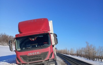 В Октябрьском районе полицейские вызволили из кювета фуру и получили благодарственное письмо от спасенного водителя