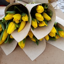 Мужчины из Оренбурга шквально скупают цветы для своих дам