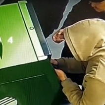 В Оренбурге парень «помог» пенсионеру в банке и перевел его деньги своим друзьям