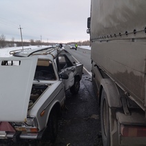В Оренбуржье пошедший на обгон водитель фуры врезался в ВАЗ-2106