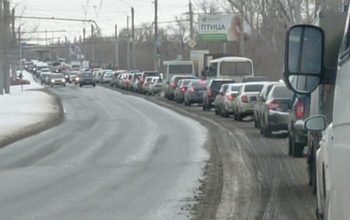 В Оренбурге на улице Донгузской огромная пробка из-за ДТП