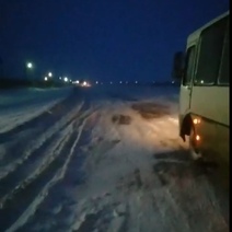 В Оренбурге глава села сел в трактор и чистил снег