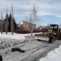 В Ясном под колесами трактора-грейдера погибла женщина (18+)