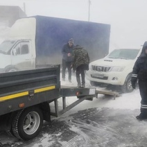 В Оренбуржье полицейские помогли замерзающим пассажирам сломавшейся на трассе 