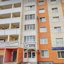 В Оренбурге на улице Карагандинской с 16 этажа выпал молодой мужчина (18+)