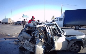 В Северном районе дорогу не поделили большегруз, Lada Priora и минивен: пострадавшего зажало в машине