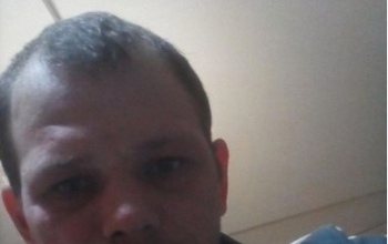 Обвиняемый в убийстве женщины и её маленьких дочерей хочет, чтобы его судили присяжные (18+)