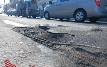 На улице Рыбаковской в Оренбурге водителей поджидают неприятности